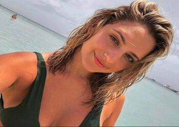 Fran Barstool Hot & Fran Barstool Bikini